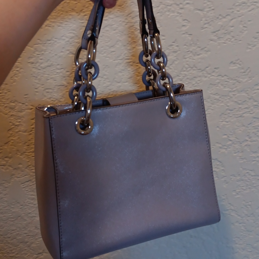 Michael Kors Cynthia Small Leather Satchel bag in a pale purple/blossom - Picture 7 of 16
